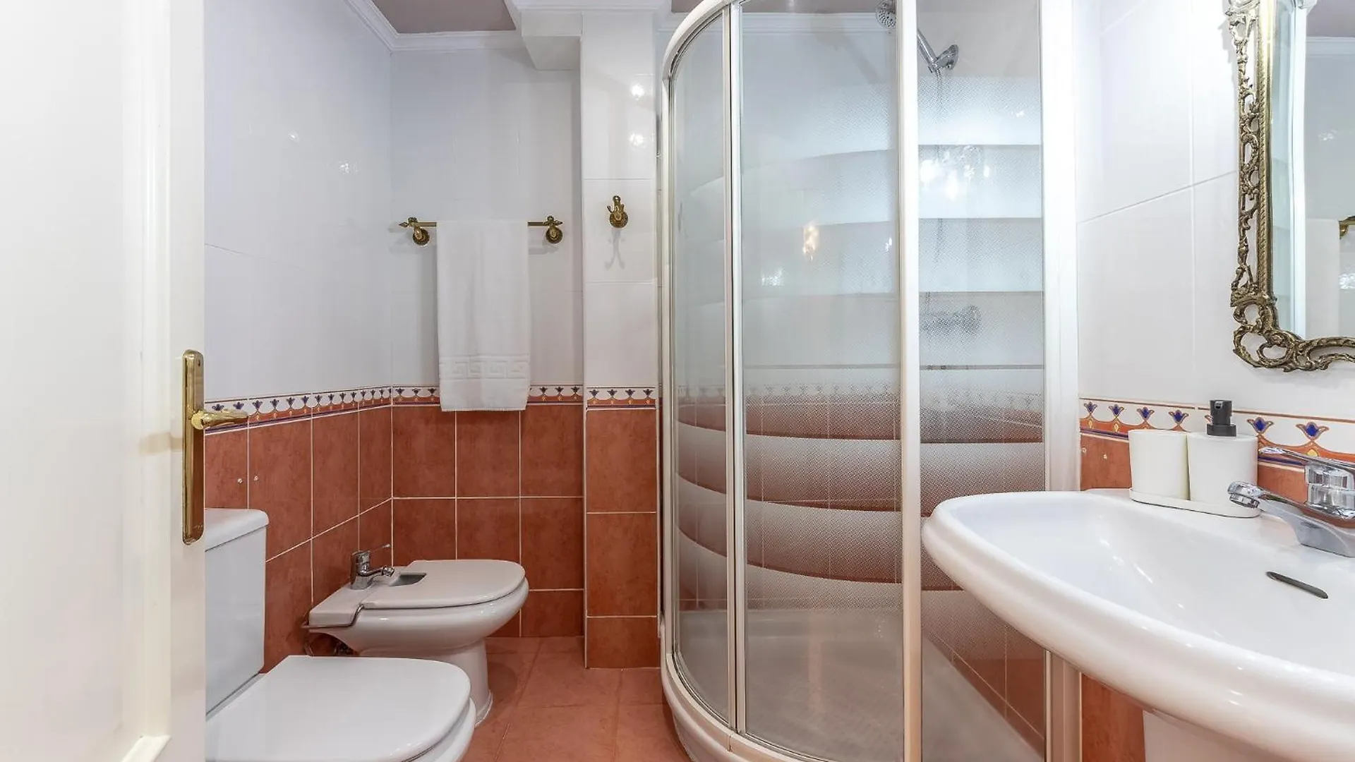 Ayuntamiento Bilbao, Casco Viejo -Parking Optional Daire